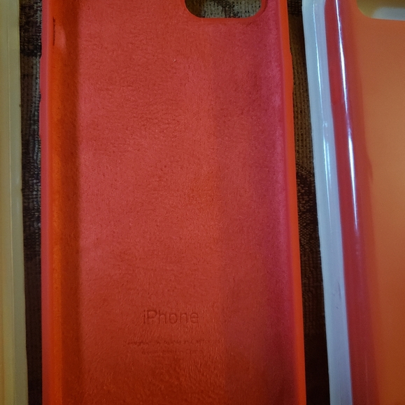 Iphone 7/8 silicone case - Picture 3 of 3